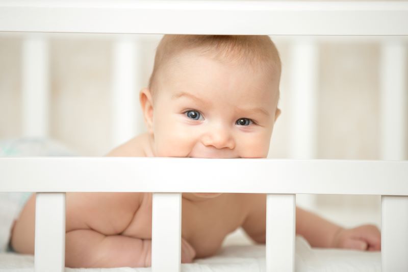 Cómo mantener a salvo en casa a los Bebés curiosos