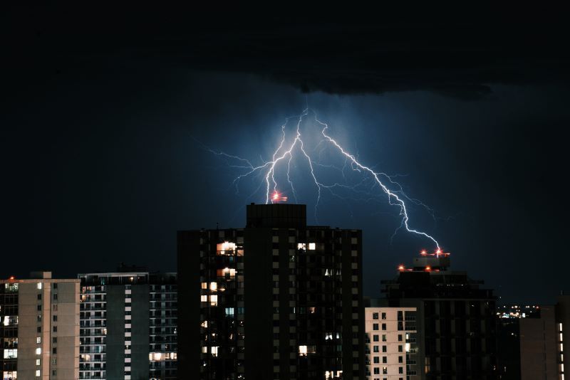 Cómo evitar daños por tormentas y rayos